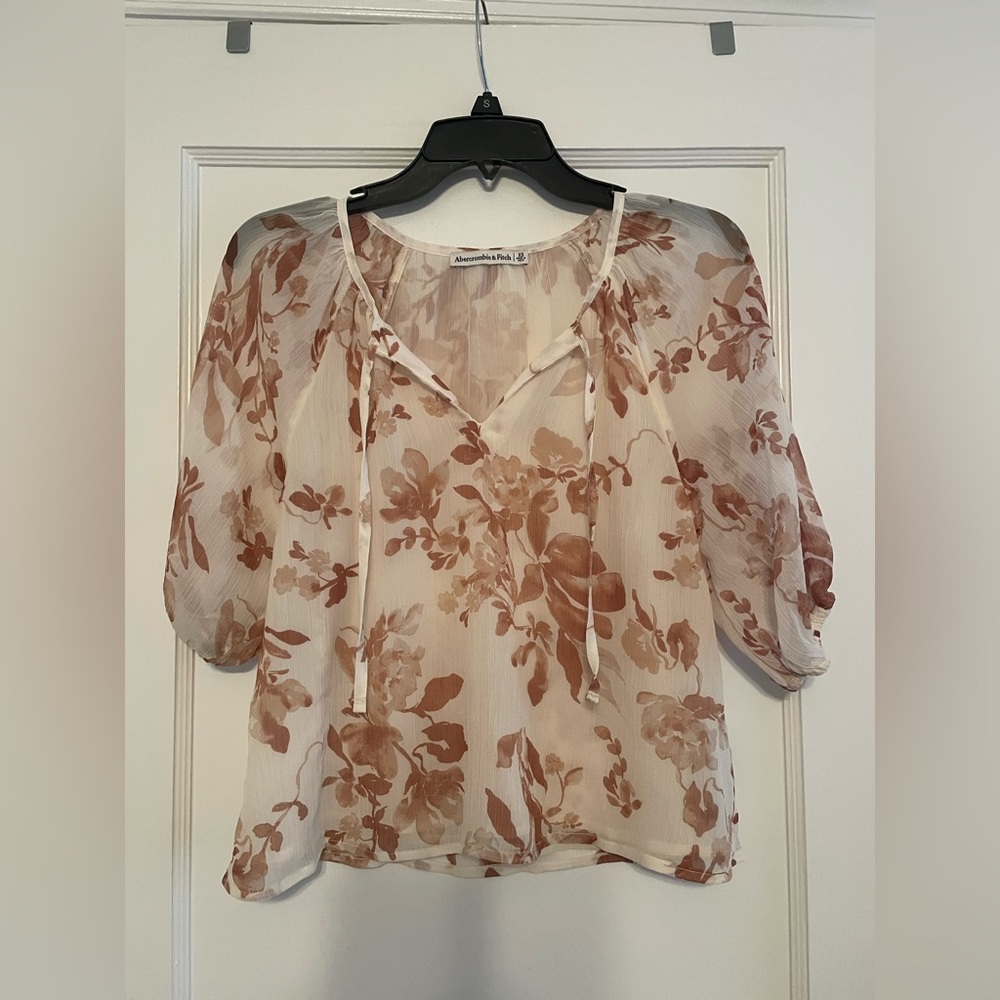 Abercrombie & Fitch Cream Flutter Sleeve Blouse